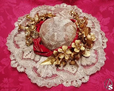 Encaje metálico de bolillos de la Divina Pastora, obra de Alfonso Aguilar (Encajes de Sevilla), Hermandad de la Divina Pastora de Cantillana