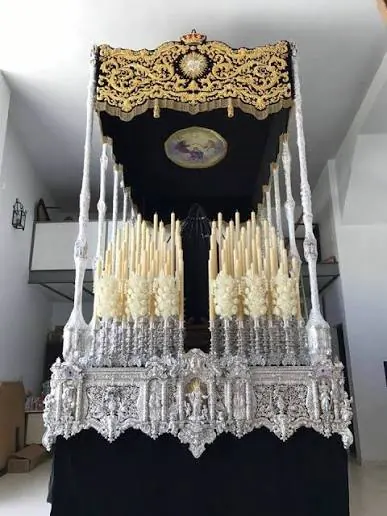 Paso de palio de la Virgen de los Dolores; bordado h. 1900-1920 y orfebrería de los talleres de Villarreal, Hermandad de la Virgen de los Dolores de Arahal
